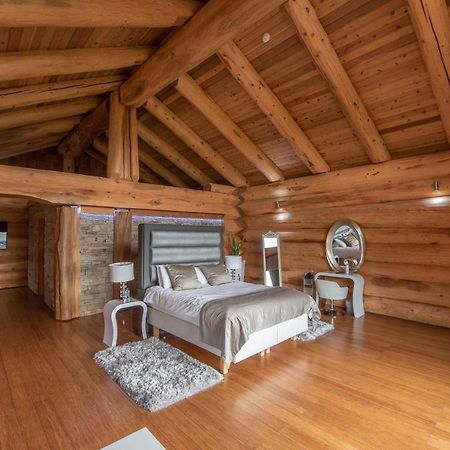 The Log Cabins At The Vu Батґейт Екстер'єр фото