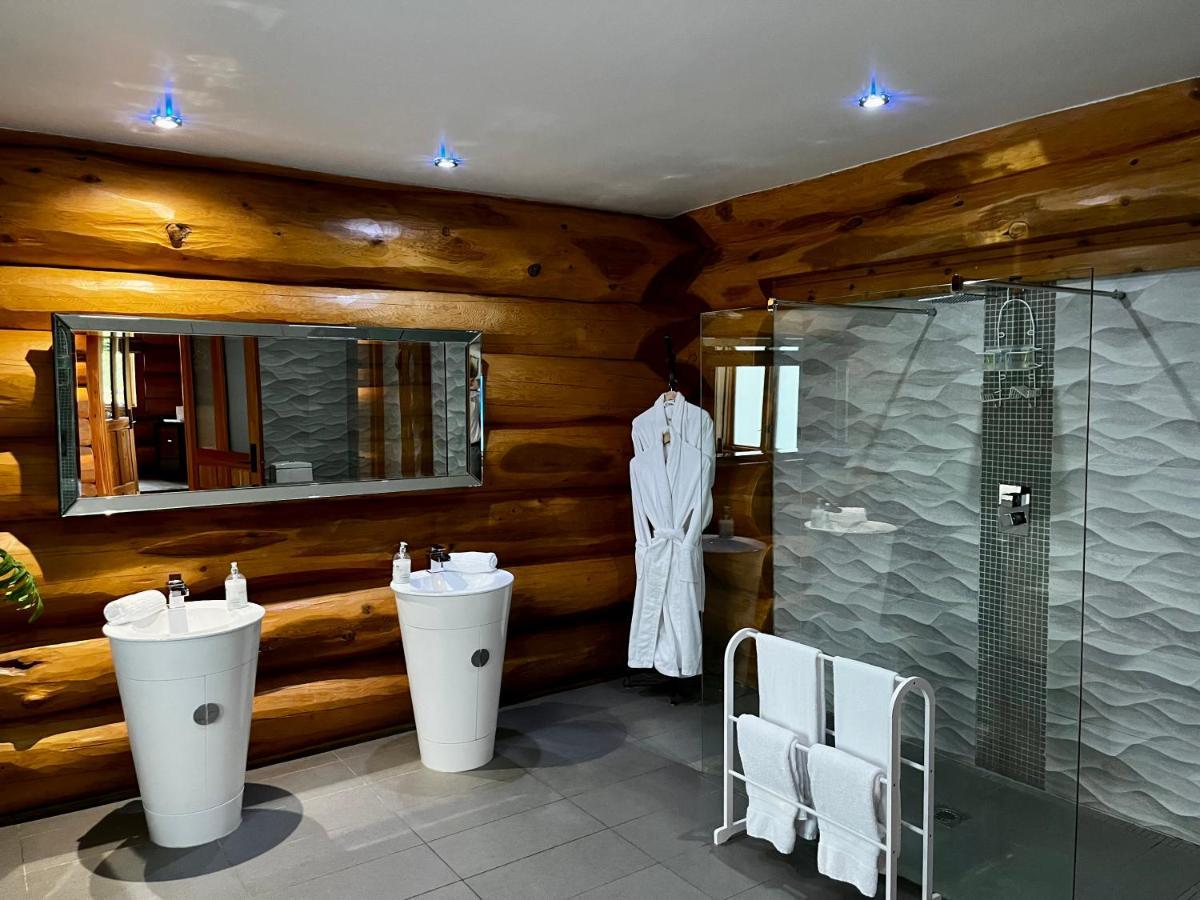 The Log Cabins At The Vu Батґейт Екстер'єр фото
