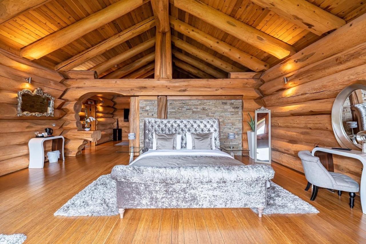 The Log Cabins At The Vu Батґейт Екстер'єр фото